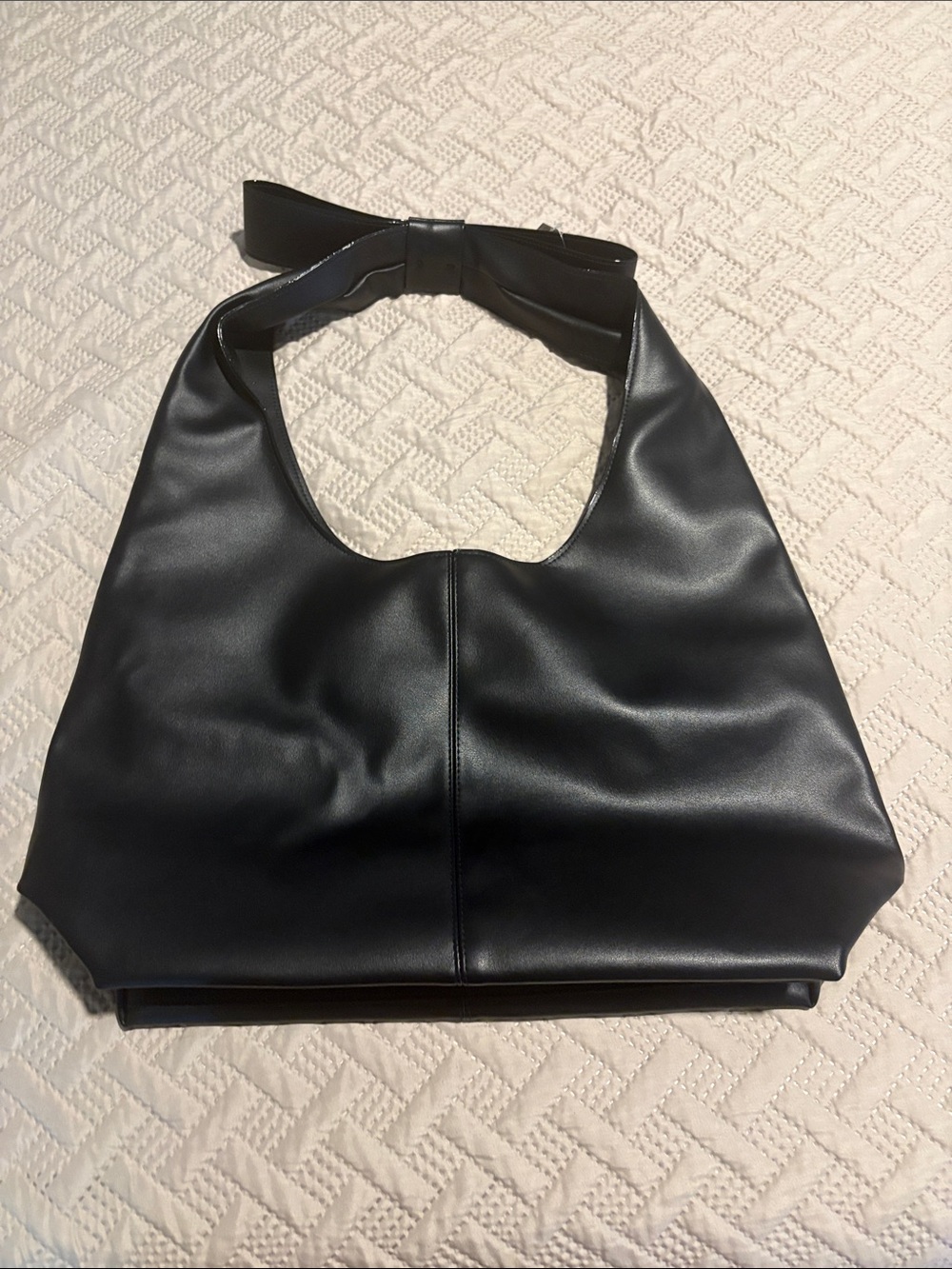 VS Black Women’s Shoulder Bag - Sleek Everyday Carry - Picture 2 of 3